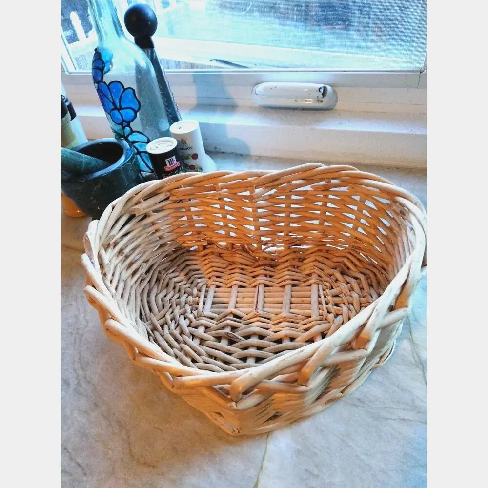 Vintage HEART Bread Basket Weaved Branch‎ Wicker Woven Tray Cottagecore Easter